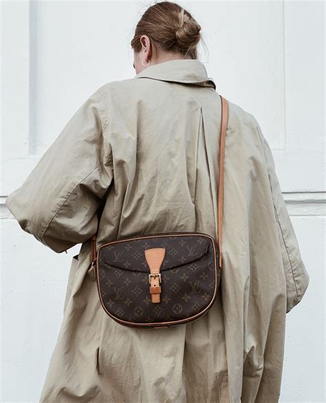 louis vuitton jeune fille mm.